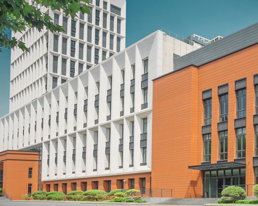 學?？照{節能方案